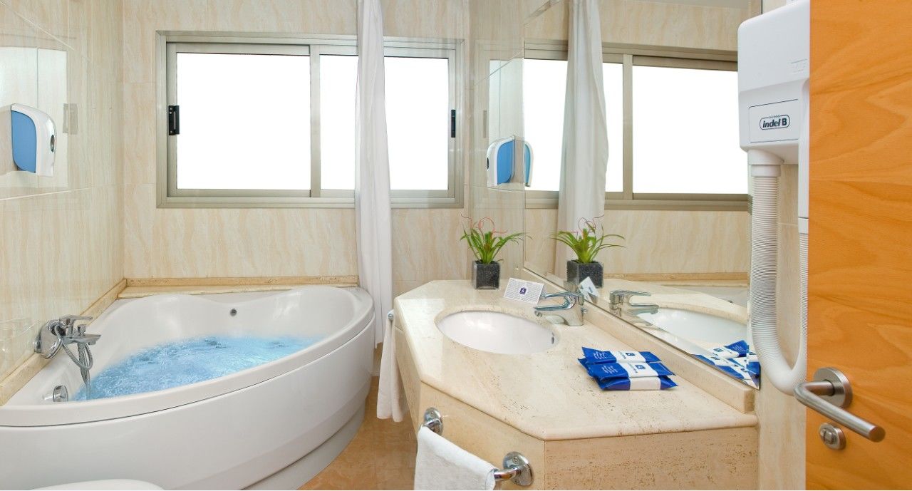 Hotel Rh Gijon & Spa Gandia Bagian luar foto